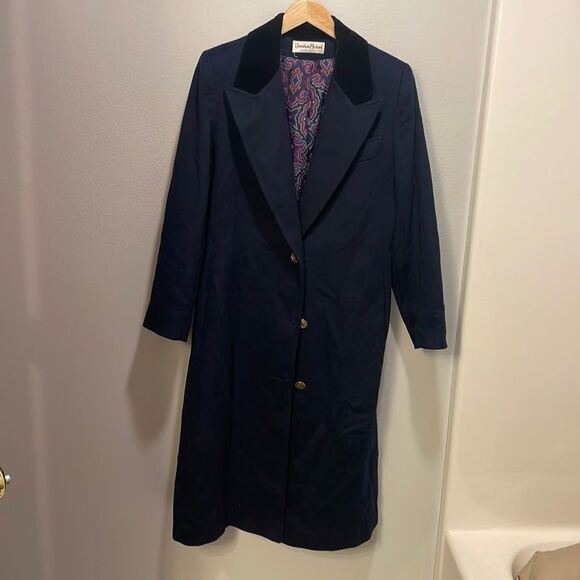 Jackets & Blazers - JONATHAN Michael Vintage 100% wool woman’s dark navy blue w/black velvet collar